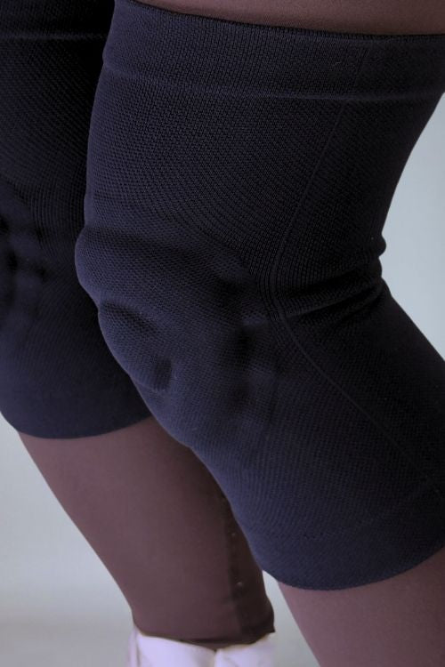 Silicone knee guards for ice skater for slides on the ice